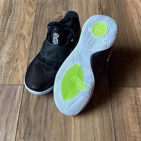 ⚡💚NWT Nike Kyrie Flytrap III (PS) Volt💚⚡ - Picture 3 of 12